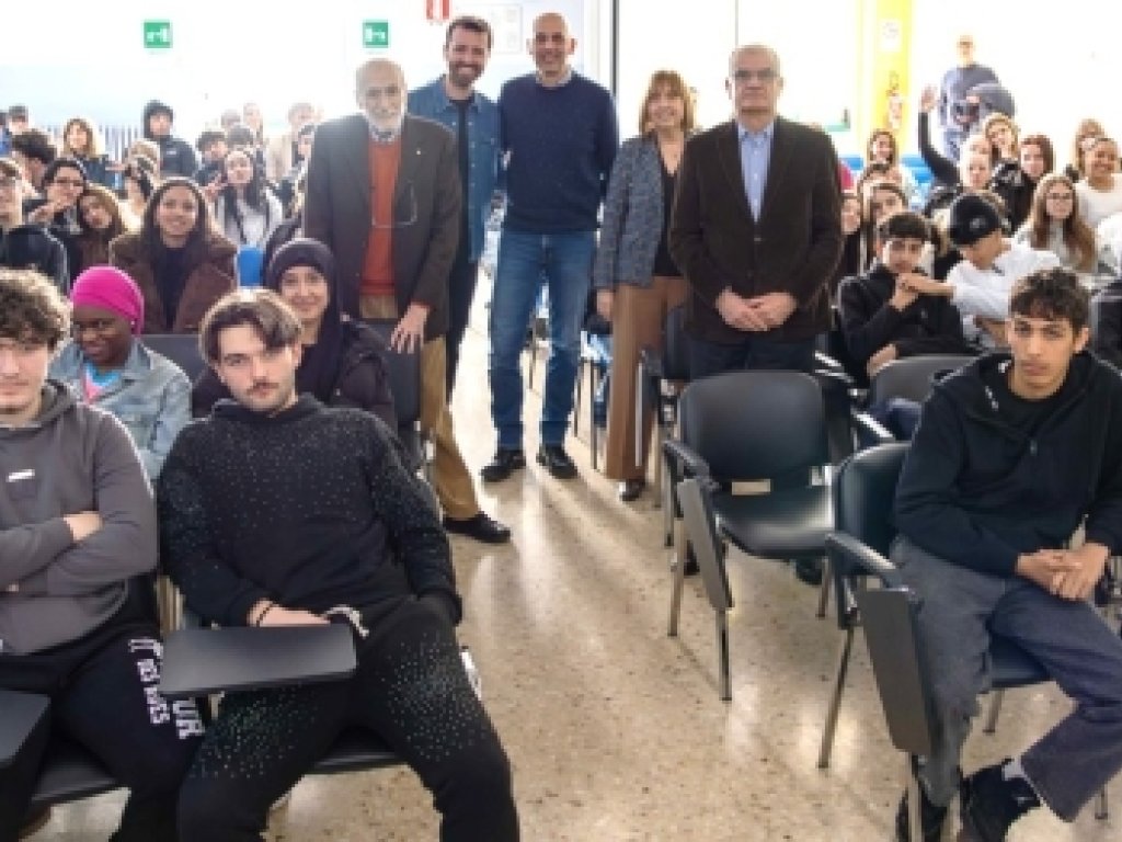 Radici nel cuore, sguardo al futuro: Carlin  Petrini e Paolo Tibaldi incontrano gli allievi di Apro Formazione.